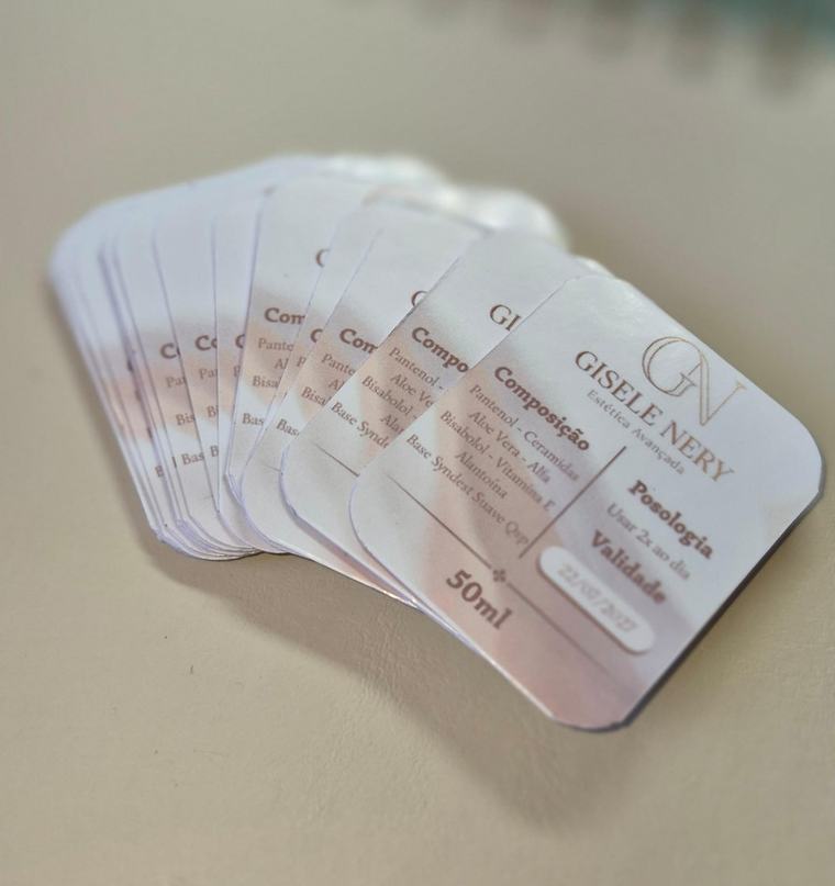 Etiquetas para produtos Gisele Nery, trabalho da Scripta